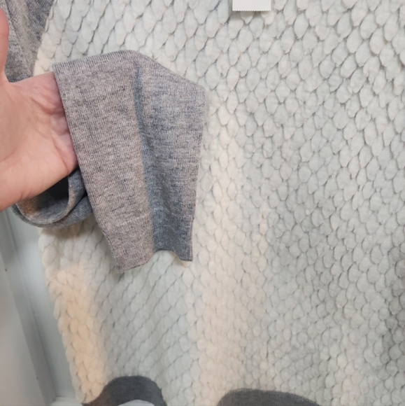 Ann Taylor Faux Bird feather sweater - Picture 4 of 6